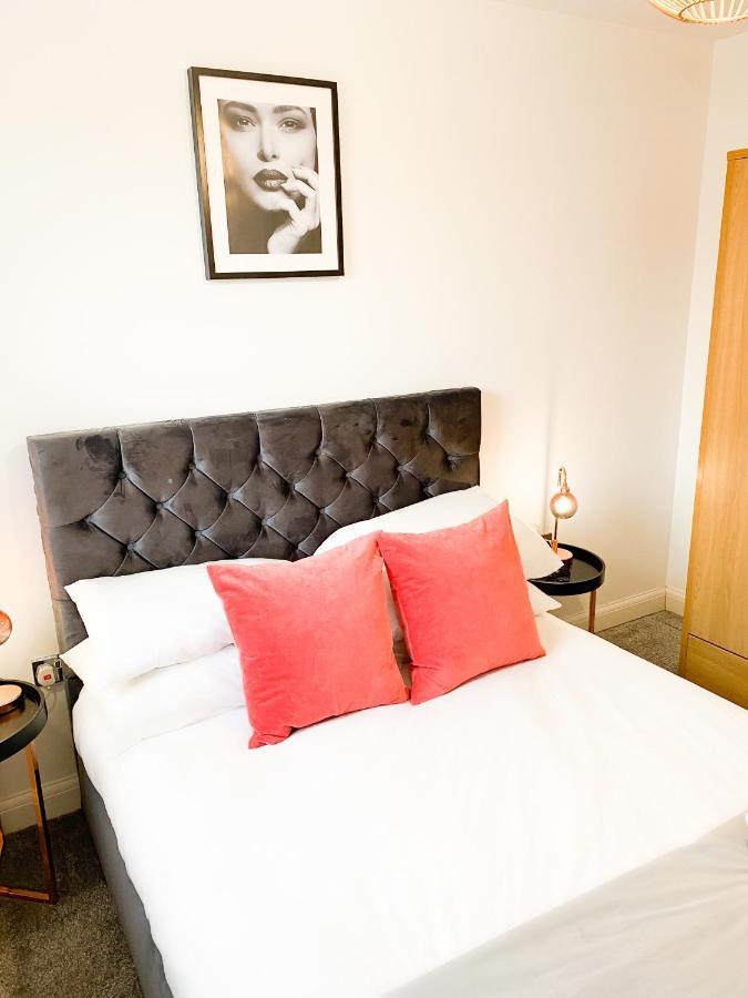 Tudors Esuites 3 Bed House Garden & Netflix Birmingham Exterior photo